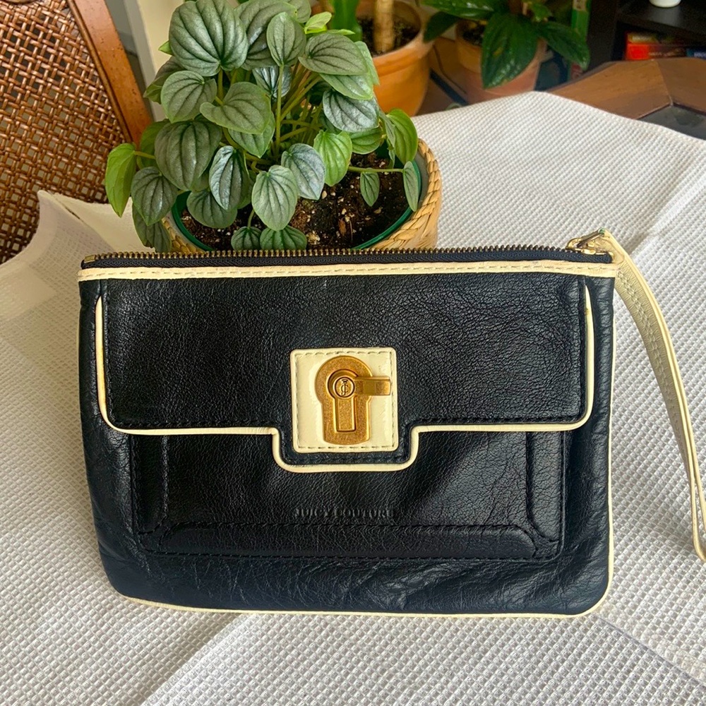 JUICY COUTURE wristlet